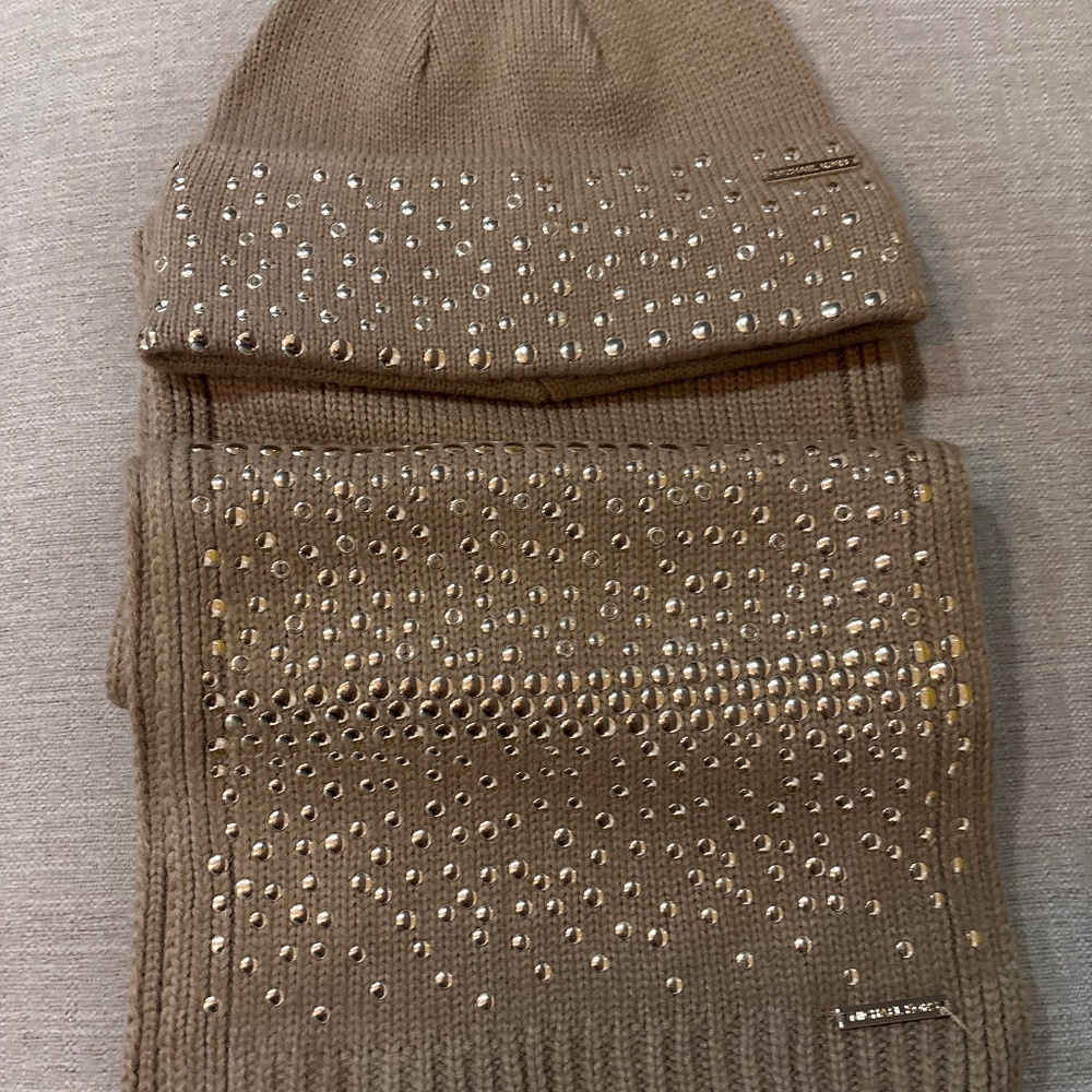 MK scarf and hat